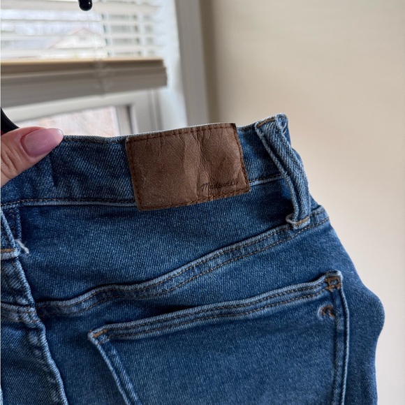 The Perfect Vintage Jean in Melgrove Wash - Picture 5 of 7